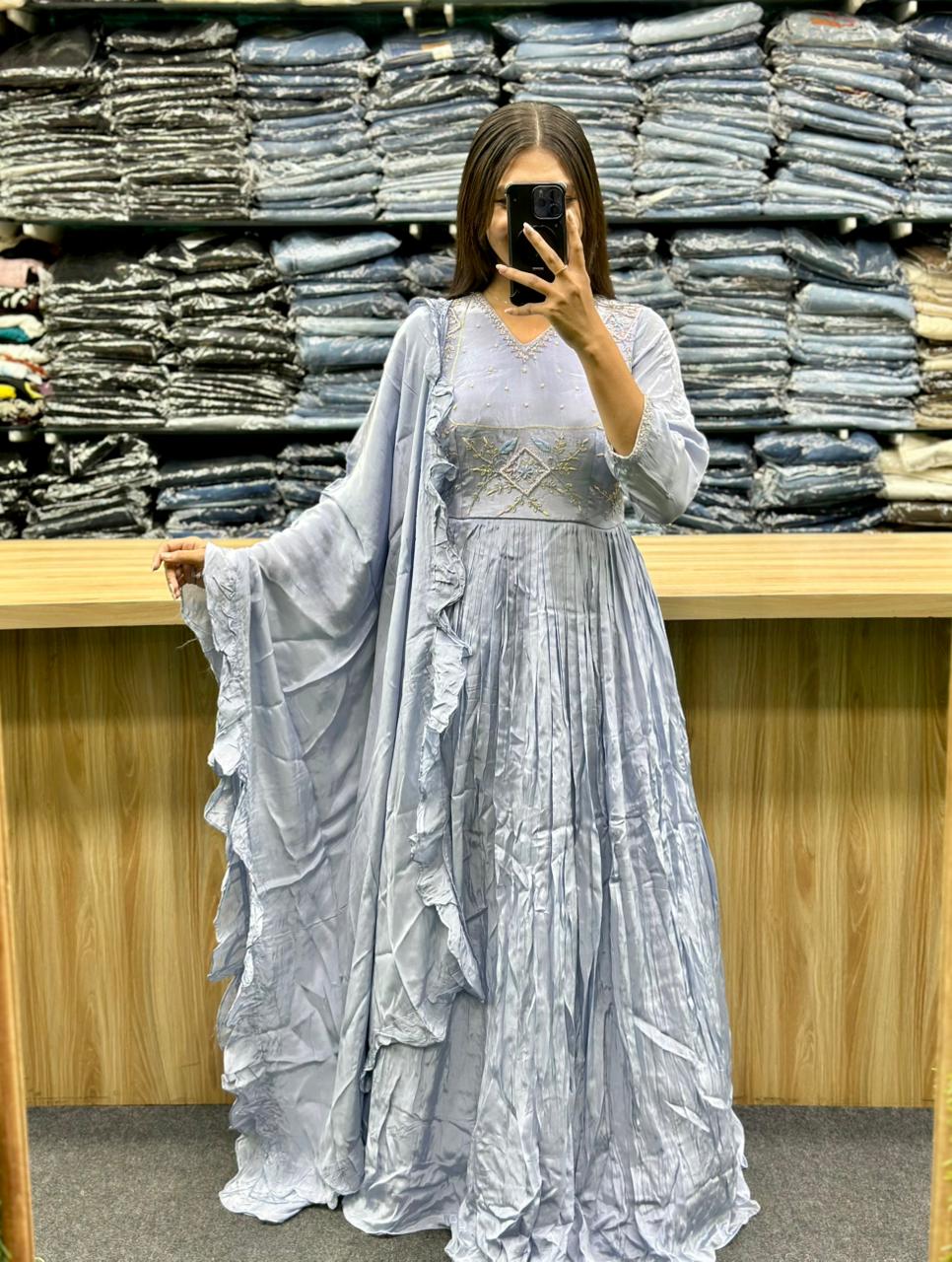 GOWN-LC197A