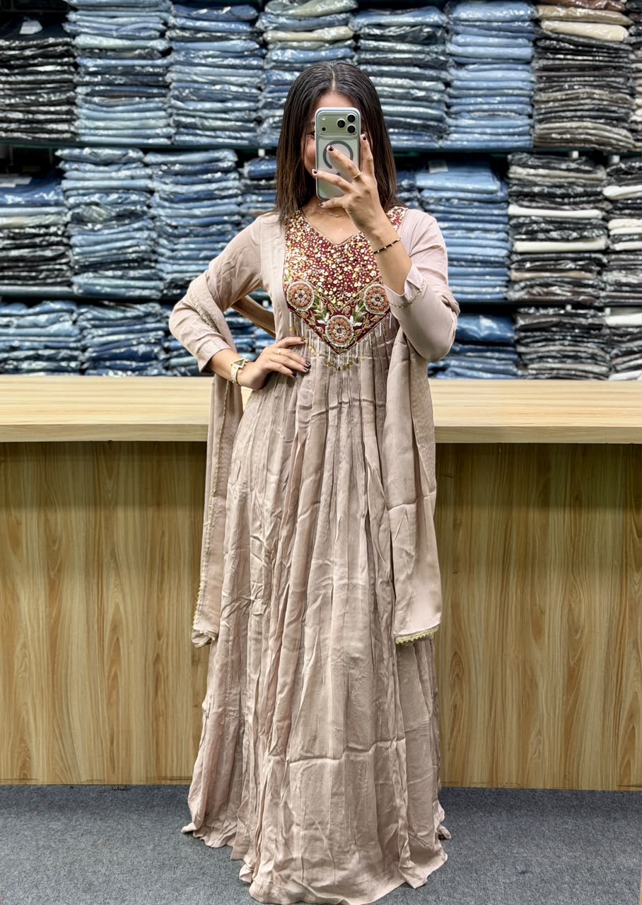 GOWN-PR2447