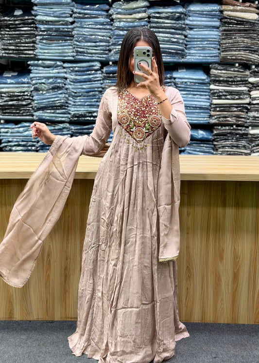GOWN-PR2447