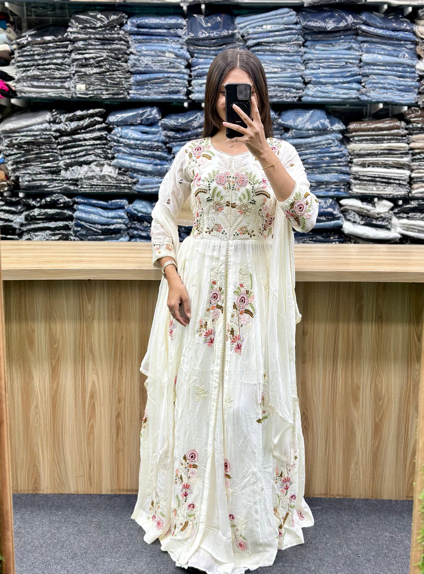GOWN-UM947