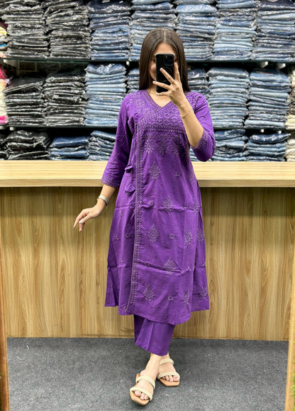 EMBROIDERED KURTA SET WITH MATCHING PANT