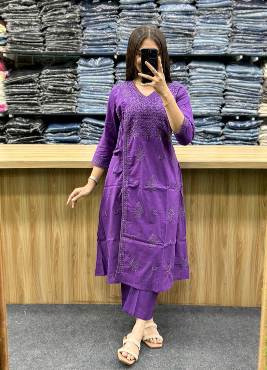 EMBROIDERED KURTA SET WITH MATCHING PANT