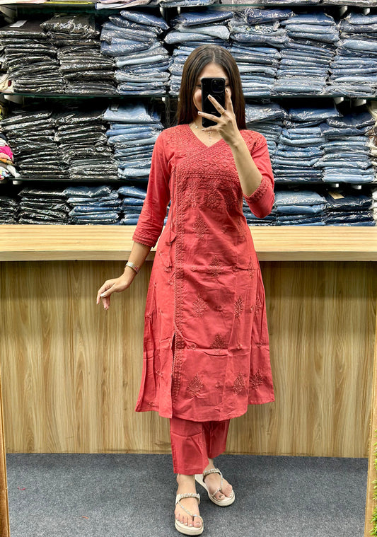 EMBROIDERED KURTA SET WITH MATCHING PANT